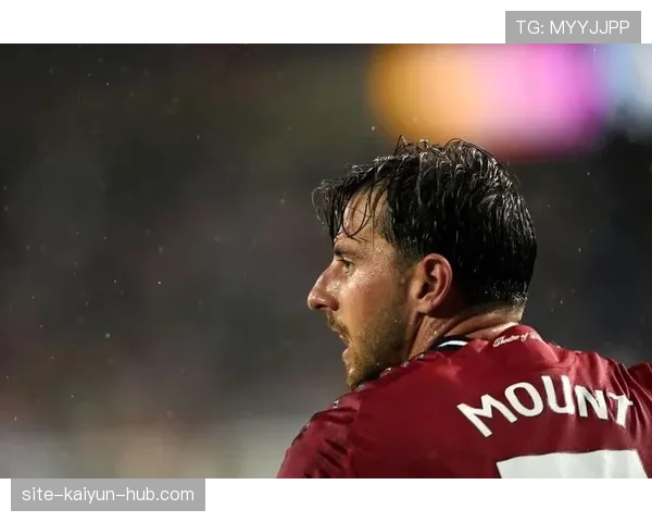 曼联进攻组织混乱问题：球队当前阶段表现受限，对赛季走势形成制约