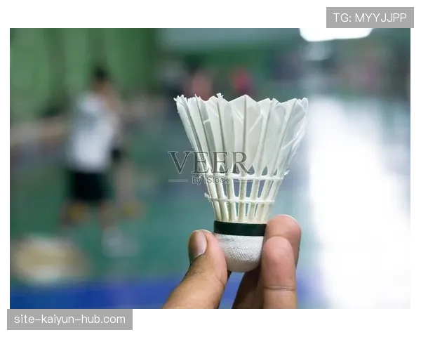 门线判定要点：球须完全越过球门线与技术介入的判罚逻辑