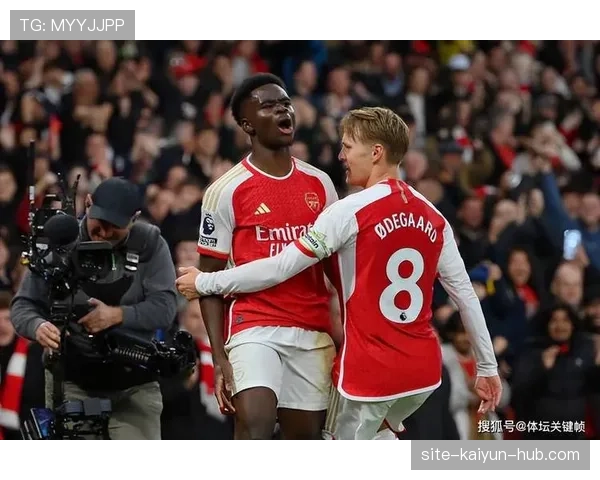 撕开右路后防盘带突破制造威胁本赛季萨卡接管进攻