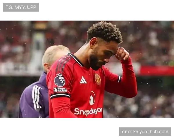 曼联防线失误频繁问题持续存在，对球队稳定性及赛季争冠形势产生负面影响